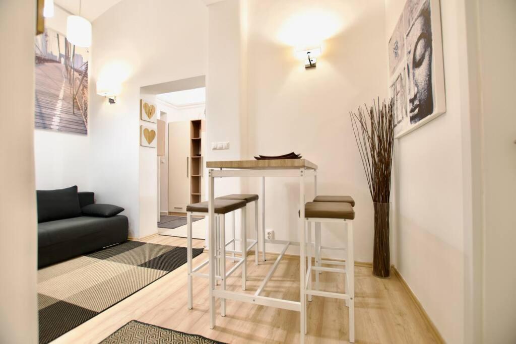Standard Apartment By Hi5- Podmaniczky Street Boedapest Buitenkant foto